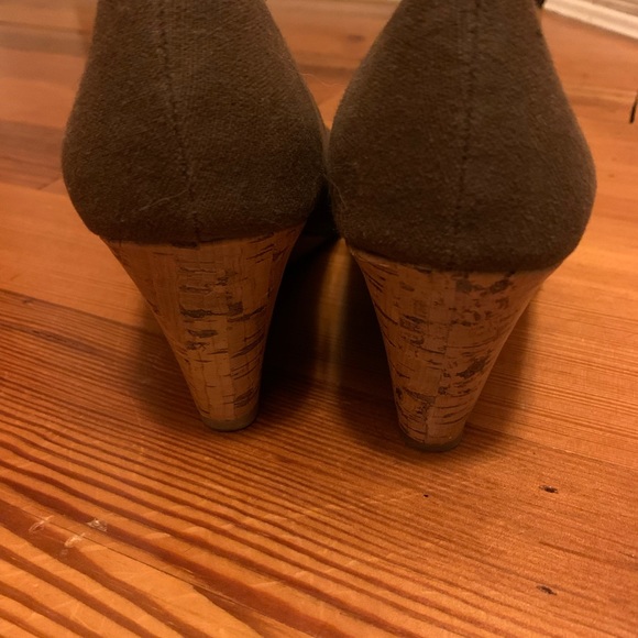 American Eagle by Payless Brown Wedges - Picture 6 of 9